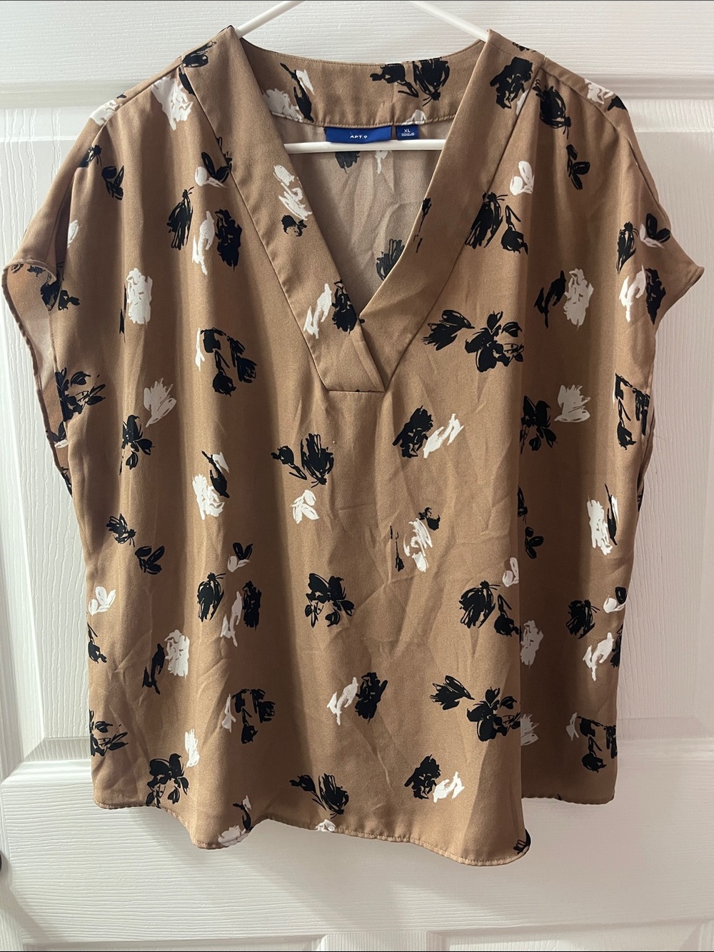Apt. 9 Tan Floral V-Neck Cap Sleeve Blouse